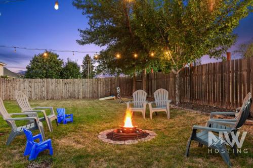 Coeur d'Alene House | Charming Home ear Triple Play Silverwood Hayden Lake Fire Pi Fenced Yard a Plum Tree 1219