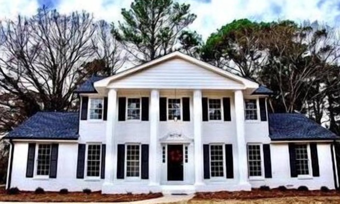 Stone Mountain House | Charming Home Near StoneMountain Park w/Playroom & Hot Tub