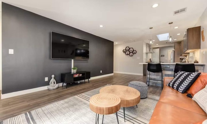 Roseville House | Charming Home, near beautiful park/tennis courts!