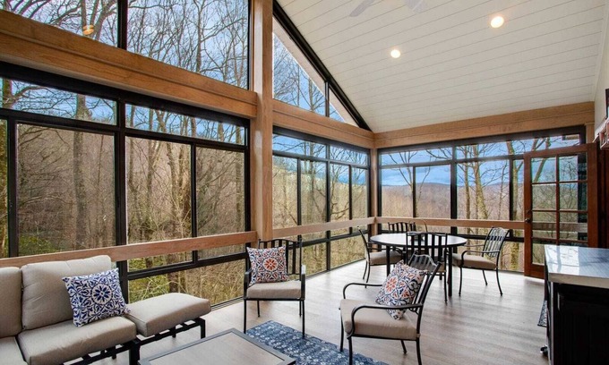 Boone Cabin | Charming Home near Great Attractions