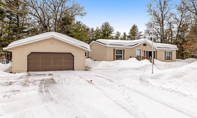 Boulder Junction House | Charming home with gas grill, full kitchen, deck, patio, TV, and washer/dryer
