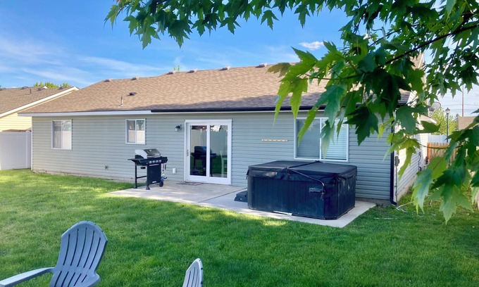 Post Falls House | Charming Home w/Hot Tub, 3 mi to falls park!