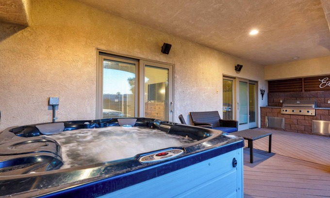 Bullhead City House | Charming Home with River Access and Hot Tub