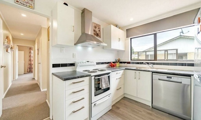 Trentham House | Charming home with fantastic location