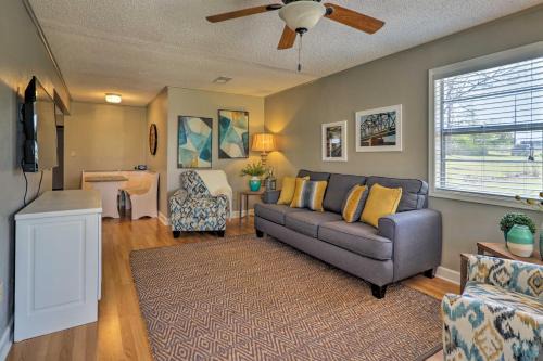 Higden House | Charming Home with Porch Walk to Greers Ferry Lake!