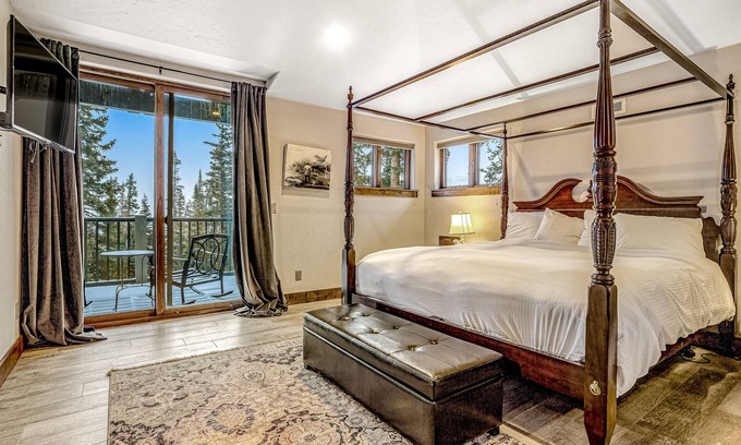 Quandary Village House | Charming home with mountain-view, fireplace, balcony, & washer/dryer