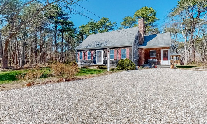 Eastham House | Charming home with WiFi, gazebo, deck, gas grill, & great location - dogs OK