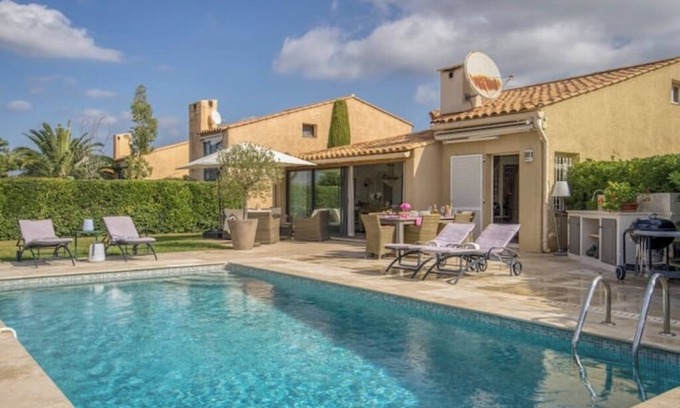 Villeneuve-Loubet House | Charming house with private pool