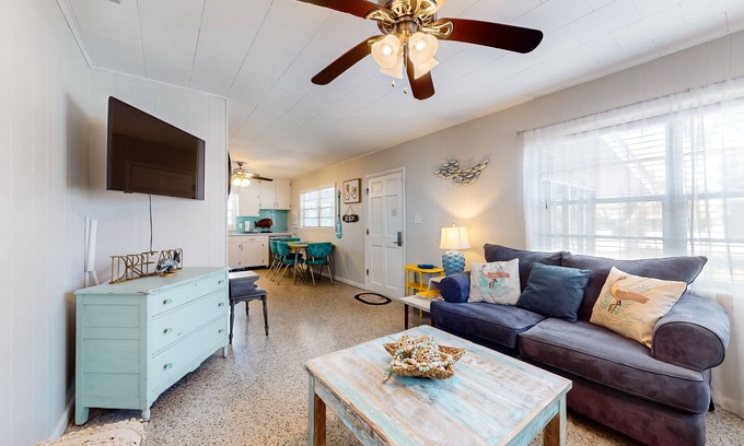 Kiska Beach House | Charming house & studio with high-speed WiFi, central AC, grill & screened porch