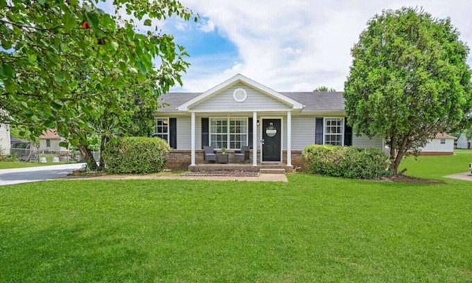 Clarksville House | Charming House Close to Fort Campbell and Casino