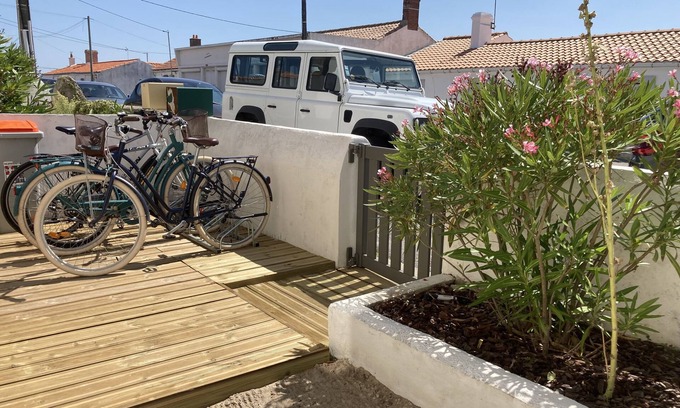 Noirmoutier-en-l'Ile Villa | Charming house for 8 people 2 steps from the beaches and port of l'Herbaudière