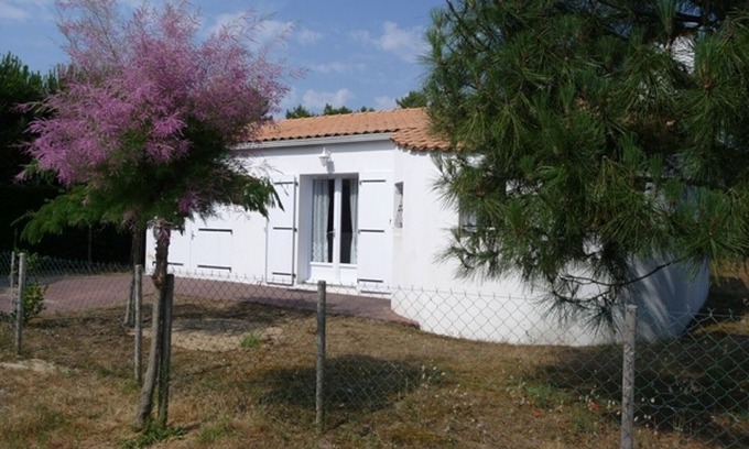 La Faute-sur-Mer House | Charming House Near the Beach with Garden, Pets Allowed