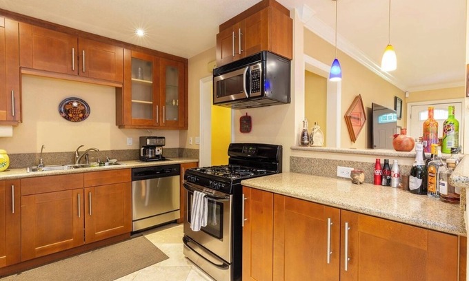 Burbank House | Charming house in Burbank!