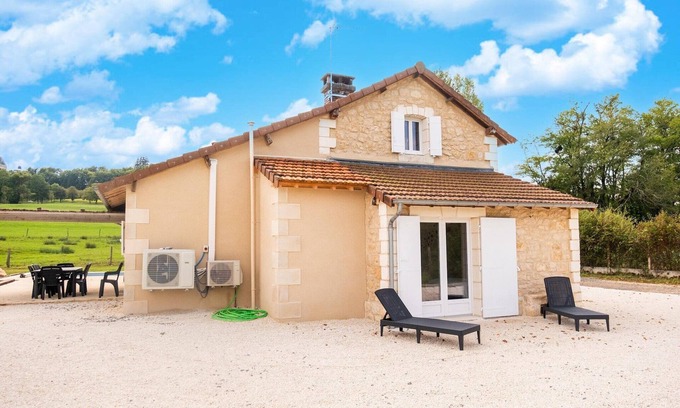 Hautefort House | Charming House in Hautefort with Pool & Nature
