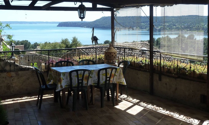 Miramas le Vieux Apartment | Charming house in medieval village with pond view terrace, private parking