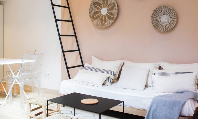 Sorano House | Charming house in Montreuil with terrace