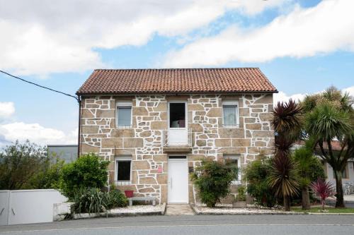 Rua de Francos House | Charming house in Teo with balcony and parking included