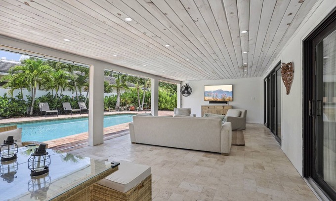 Lake Ida Shores House | Charming house in desirable Delray. “Lake Ida” neighborhood with HEATED Pool