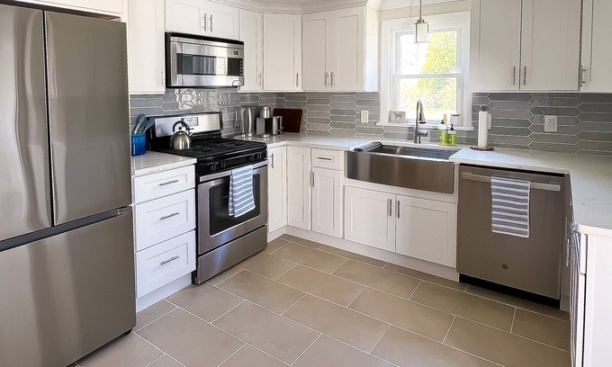 South Yarmouth House | Charming house near the ocean with central AC, washer/dryer & high-speed WiFi