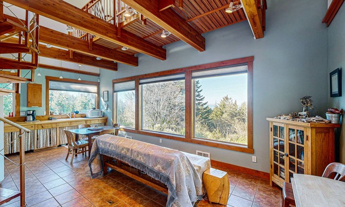 Port Orford House | Charming house near a path to the beach with ocean views and free WiFi - dogs OK