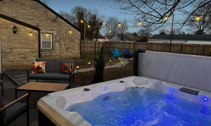 Jeffersonville House | Charming house, sleeps plenty with Hot Tub and large backyard and fire pit