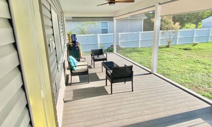Issue House | Charming house W/Golf Cart, Fenced backyard & Fire Pit in Colonial Beach