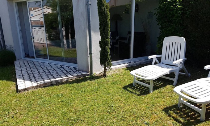 Vaux-sur-Mer House | Charming House with A/C, Veranda, Garden, Parking, Pet-Friendly