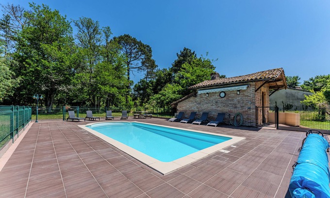 Salles House | Charming House with Heated, Secured Pool & Ideal Setting for Family and Friends