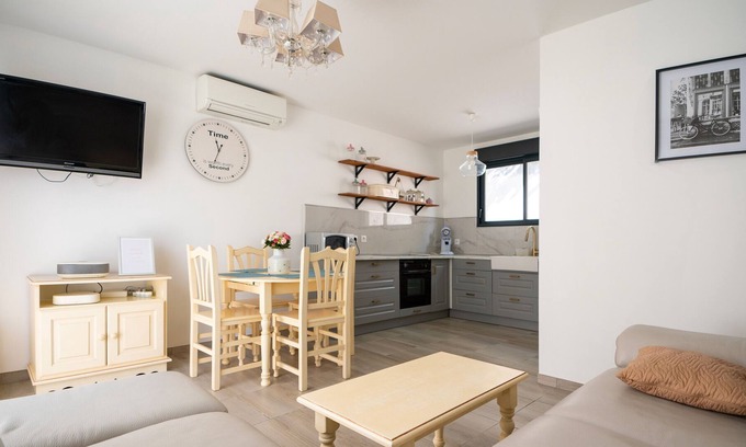 Bessan Villa | "Charming house with swimming pool", with private swimming pool and Wi-Fi