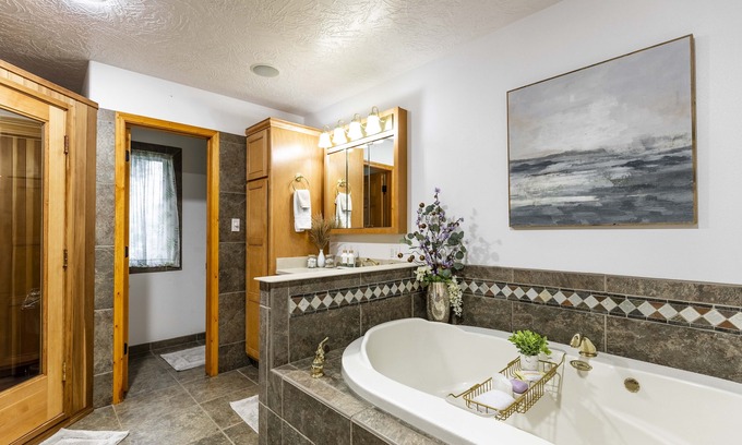 Great Falls House | Charming house with sauna, jetted tub, and pool table. Cozy open floor plan.