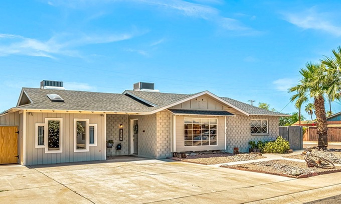 Scottsdale Estates Ten House | Charming house with pool, central AC, washer/dryer, full kitchen & grill