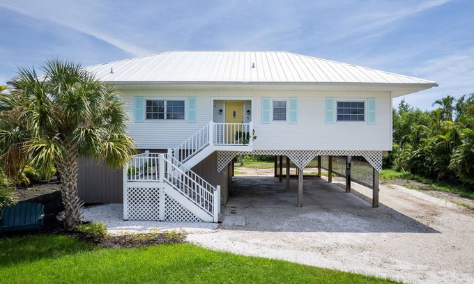 The Dunes House | Charming Island Cottage in Dunes Golf Tennis Club