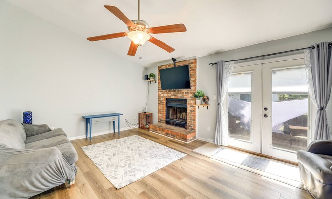 Piney Green House | Charming Jacksonville Abode w/Patio!