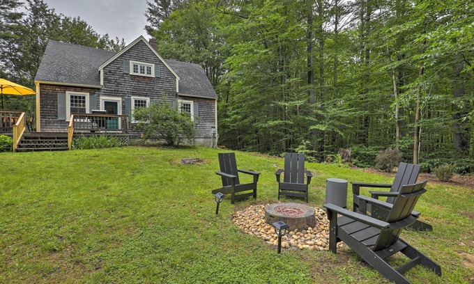 Jaffrey Cottage | Charming Jaffrey Cottage w/Deck & Grill!