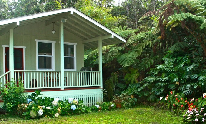 Kailua-Kona Cottage | Charming Kaloko Mountain Cottage with hot tub - private,secluded and cozy!