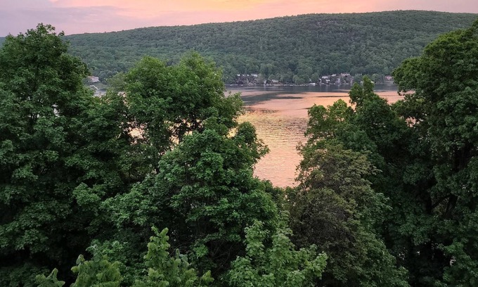 Greenwood Lake House | Charming lake house 2 BDR mountain house with gorgeous lake views