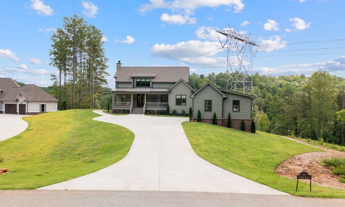 Six Mile House | Charming Lakefront 4 Bedroom with bunk room on Lake Keowee with dock, sleeps 12