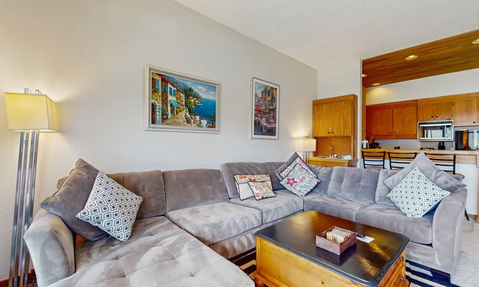 Chelan Condo | Charming Lakefront Condo with a Shared Pool and Hot Tub, Dock, and Free WiFi
