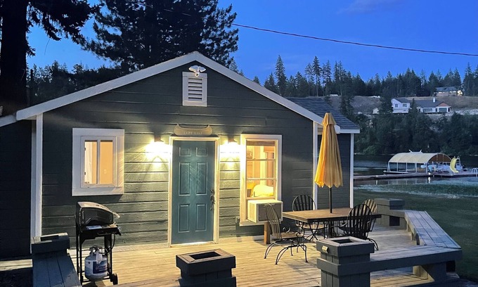 Spirit Lake Cabin | Charming Lakefront Fireside 3BR in Spirit Lake with Dock-space WiFi, AC, Pets OK
