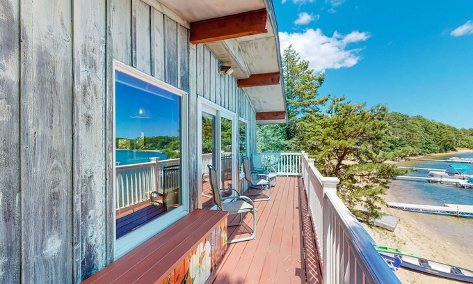Ponds of Plymouth House | Charming lakehouse with grill, balcony, kayaks, & fast WiFi