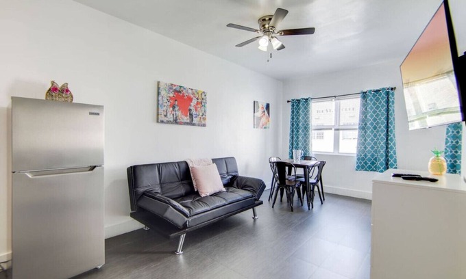 South Pointe Condo | Charming Large Studio Near Ocean Dr - South Beach