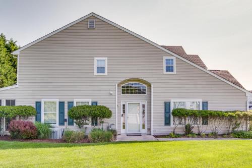Lewes House | Charming Lewes Townhome with Sunroom 5 Mi to Beach!