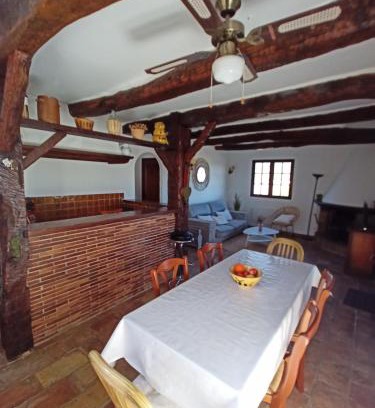 Montmeyan House | Charming little Provençal farmhouse