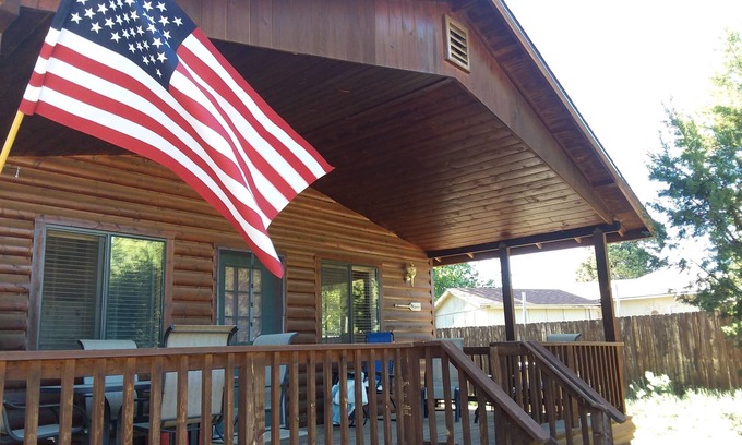 Overgaard Cabin | Charming Log Cabin in the Pines