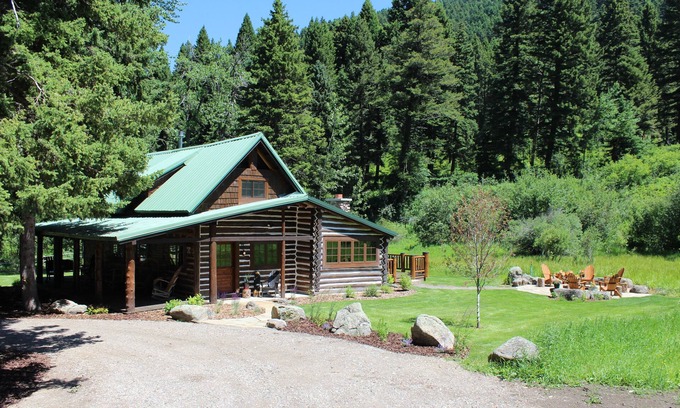 Bozeman House | Charming Log Cabin Retreat on Cottonwood Creek