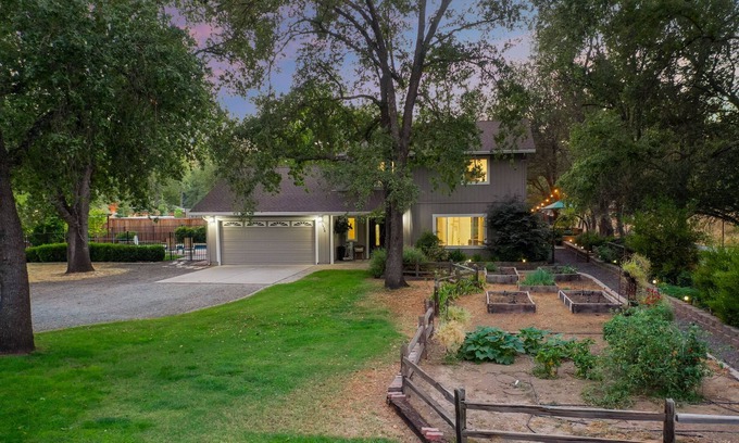 Loomis House | Charming Loomis 3-bedroom Home Away From Home