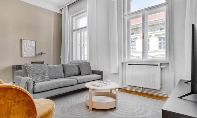 Mariahilf Apartment | Charming Mariahilf 2BR w/Elevator, nr Mariahilfer Strasse, by Blueground