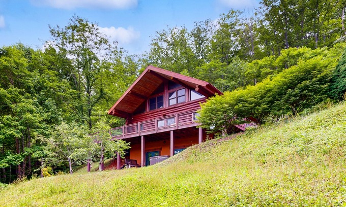 Sylva Cabin | Charming mountain cabin with hot tub, fireplace, and stunning views