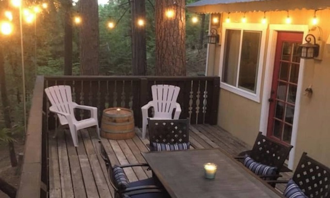 Arnold Cabin | Charming Mountain Cottage in Blue Lake Springs