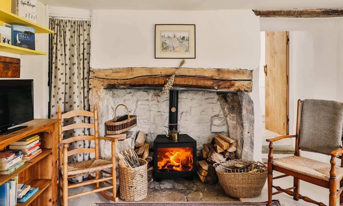 Painswick House | Charming Mt. Pleasant Cottage, Historic Painswick